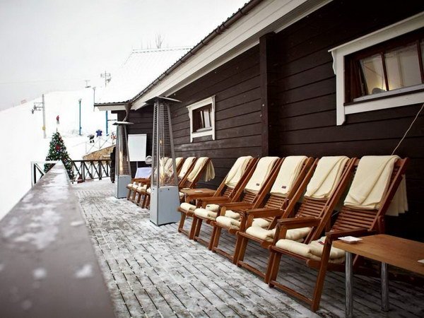 терраса у дома зимой