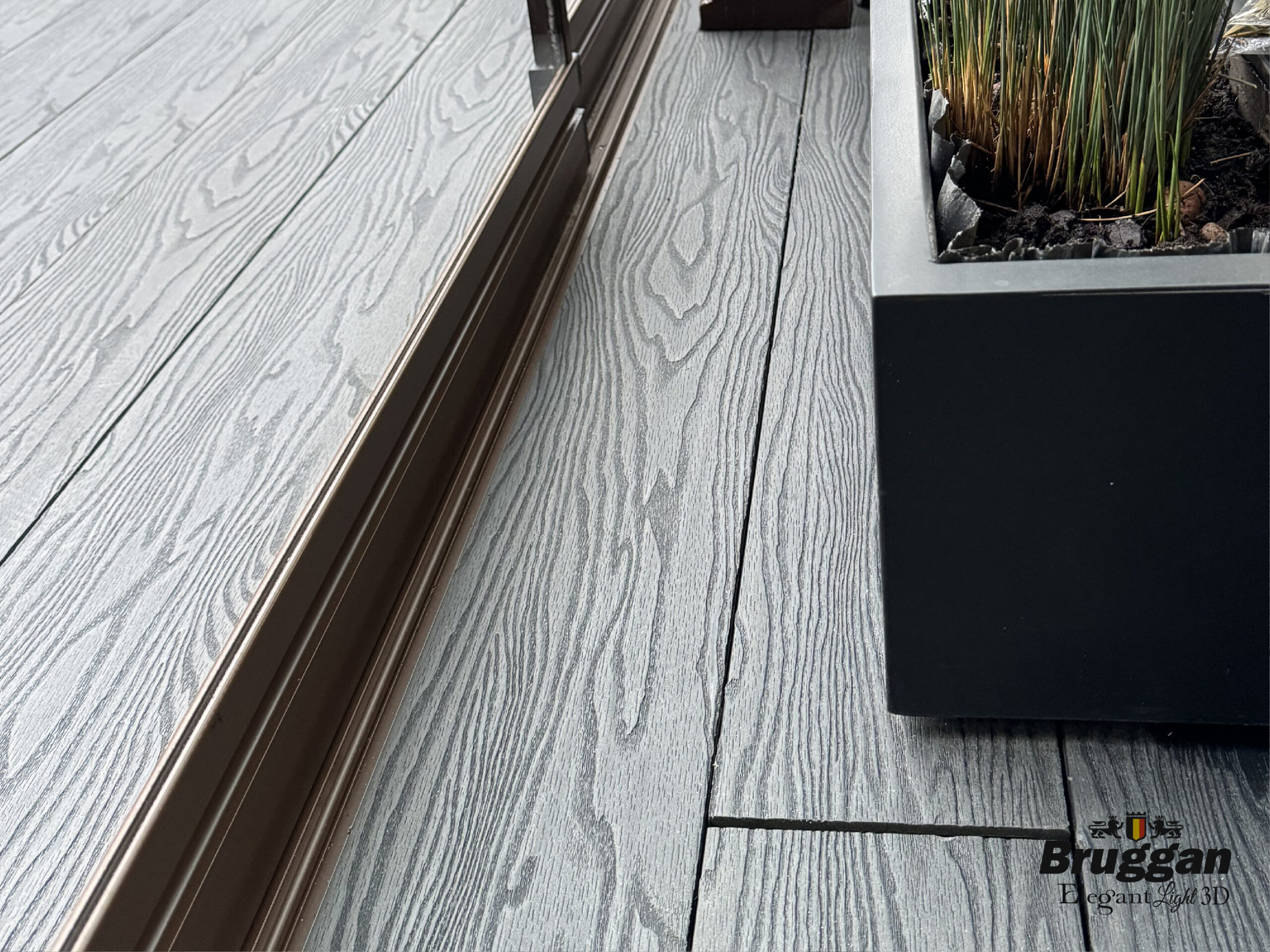 Терасна дошка Bruggan Elegant Light 3D Anthracite. 3Д тиснення. Для терас, веранд, басейнів, підшивки дахів.