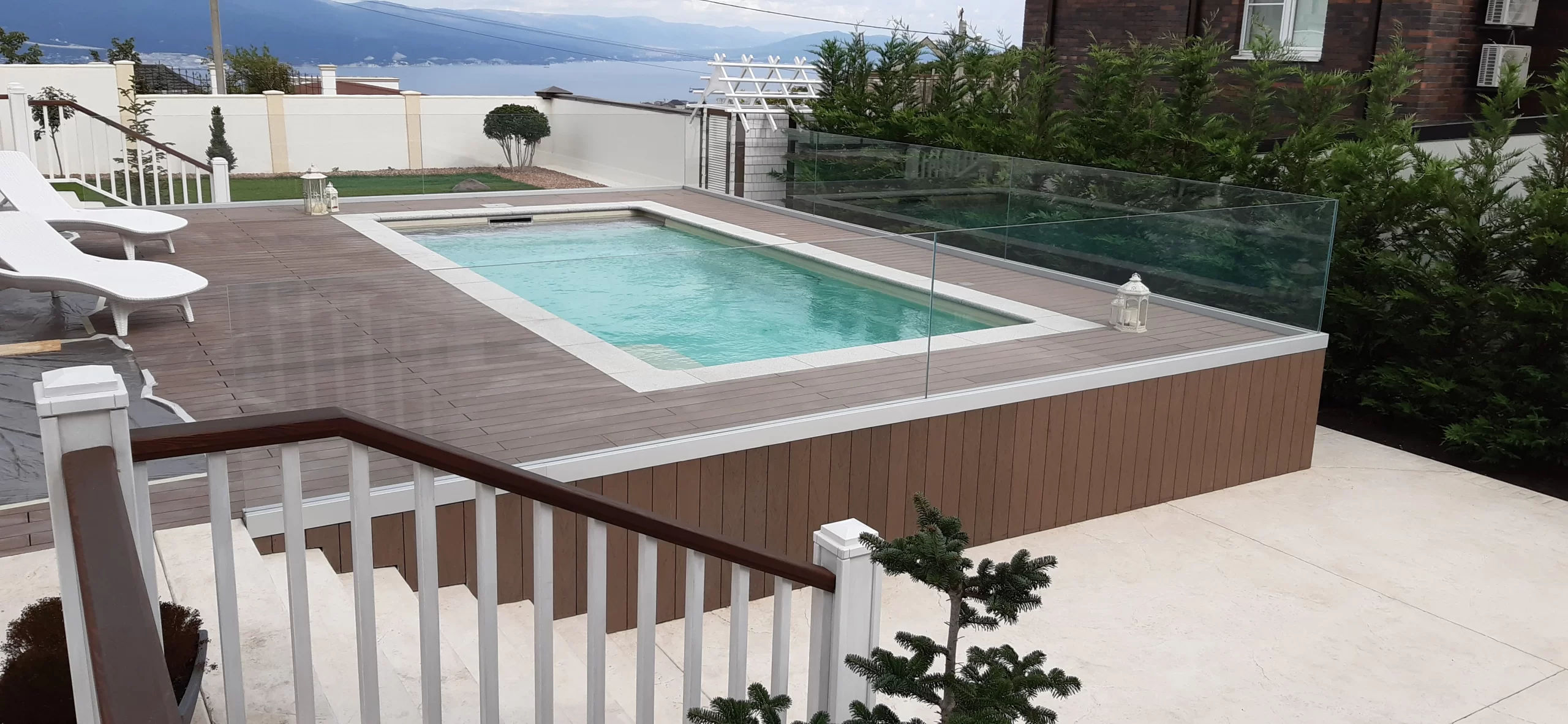 Deska tarasowa na basen Bruggan Multicolor Wenge
