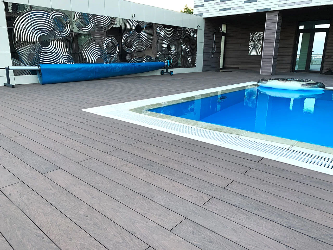 Deska tarasowa na basen Bruggan Multicolor Wenge