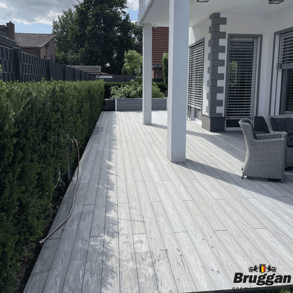 Wintermonate für die Terrasse. Empfehlungen für die Pflege des Verbundstoffs bei kaltem Wetter.