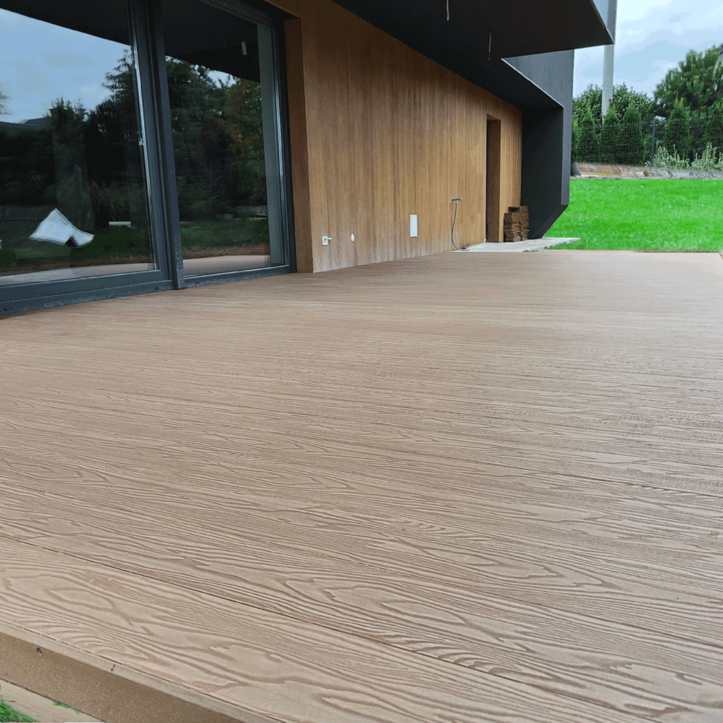 Projekte der Saison. Die schönsten und einzigartigsten Terrassen aus Verbundplatten von Woodplast. Teil 2