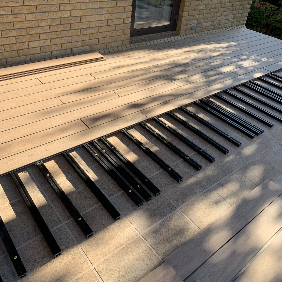 Was man beim Kauf von Terrassendielen beachten sollte. Montage der Terrasse.