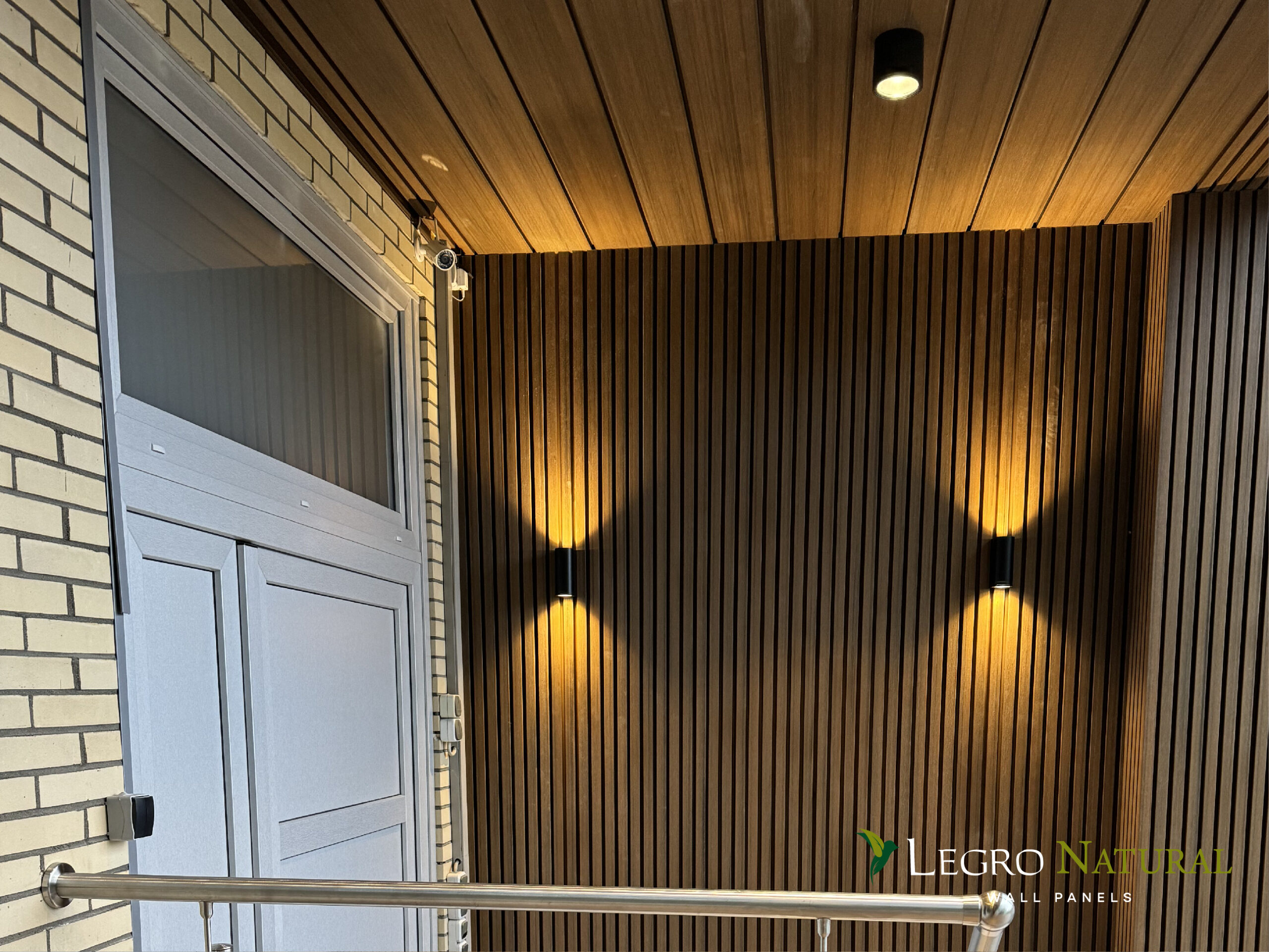 Фасадний профіль Legro Teak (FS 21, FS 15). Фасадна дошка Legro Natural Teak має максимальний захист від плям і впливу ультрафіолетового випромінювання.