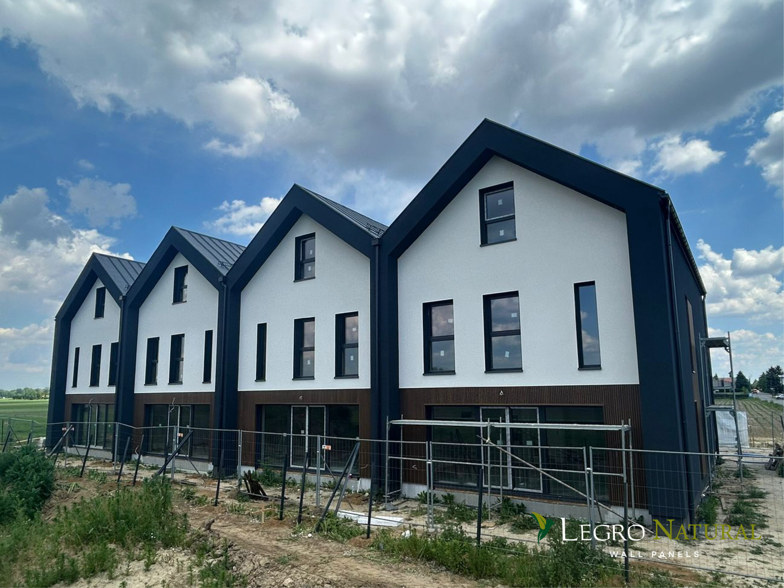 Фасадний профіль Legro Walnut (FS 21, FS 15). Дошка Legro Natural Walnut для оздоблення фасадів для має захист від плям і впливу ультрафіолетового випромінювання.