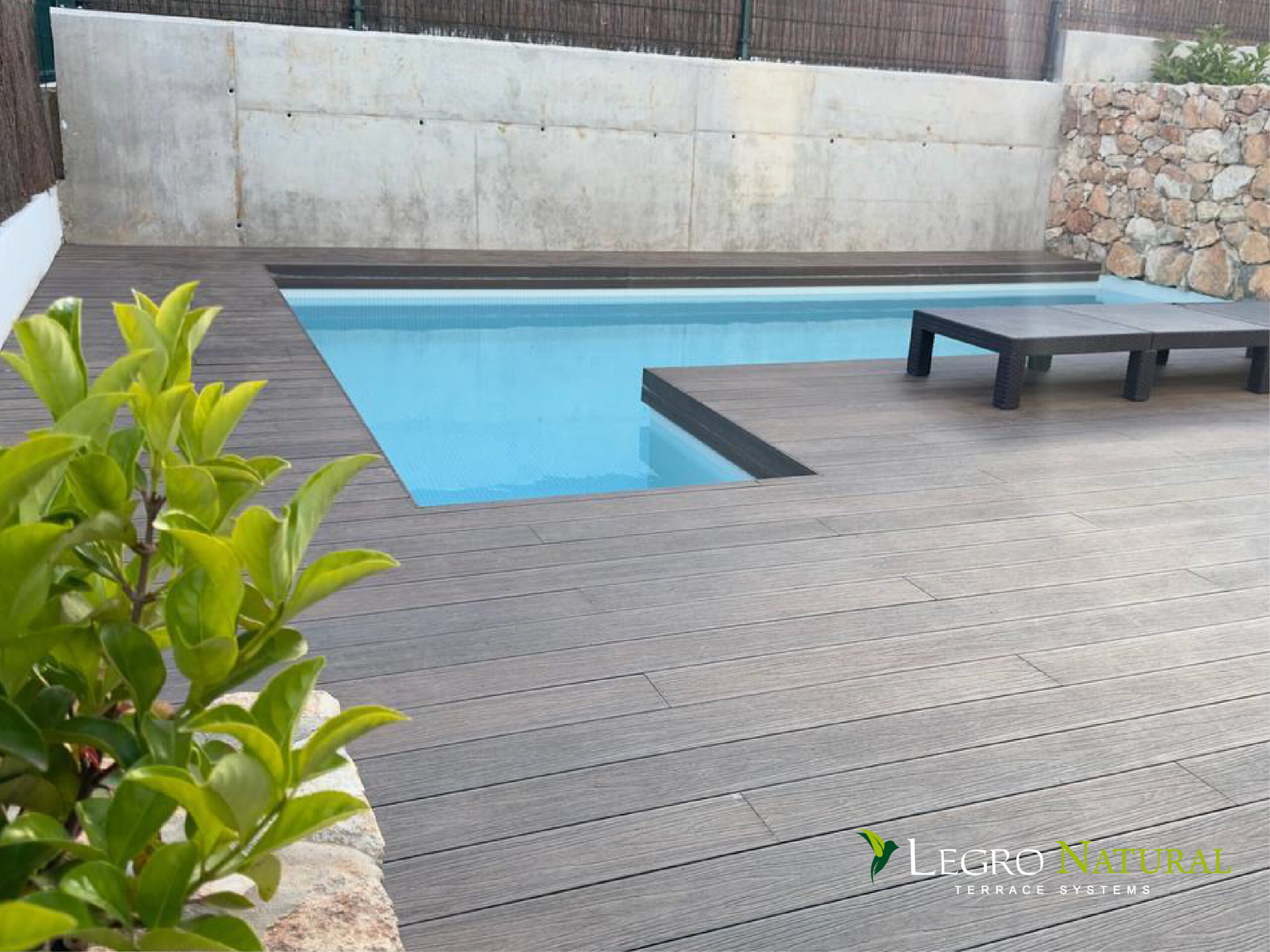 Терасна дошка Legro Natural Walnut. Legro Ultra Natural виготовлена з екологічного деревно-полімерного композиту зі стійкістю до утворення плям і 100% захистом кольору.