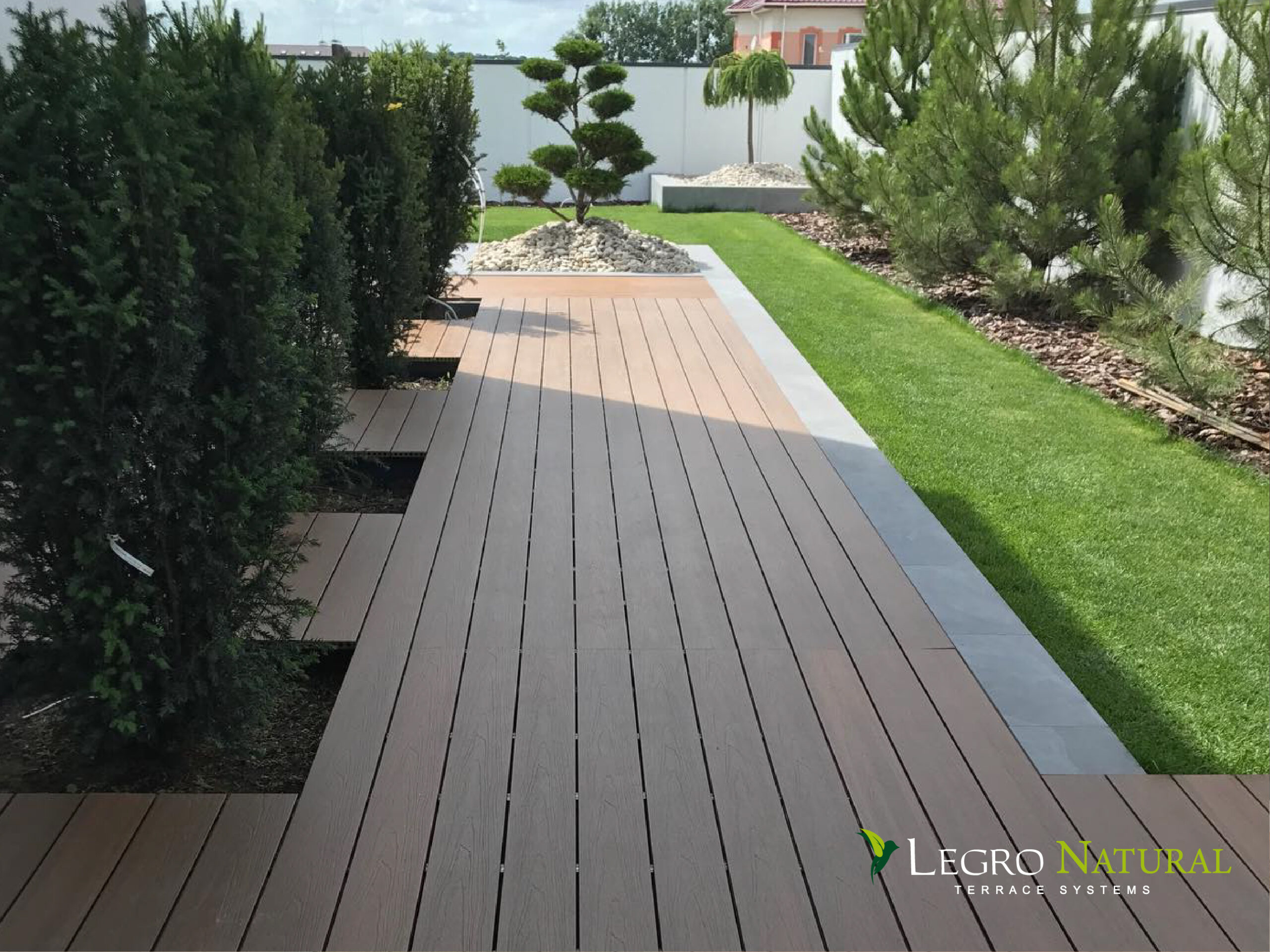 Терасна дошка Legro Natural Teak. Legro Ultra Natural – міцна, не боїться ударів, рідин, екологічна та легка у догляді, термін служби – близько 50 років.