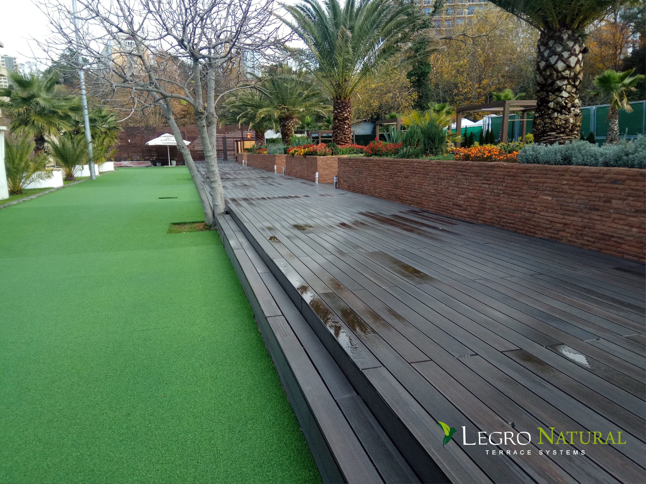Терасна дошка Legro Natural Walnut. Legro Ultra Natural виготовлена з екологічного деревно-полімерного композиту зі стійкістю до утворення плям і 100% захистом кольору.