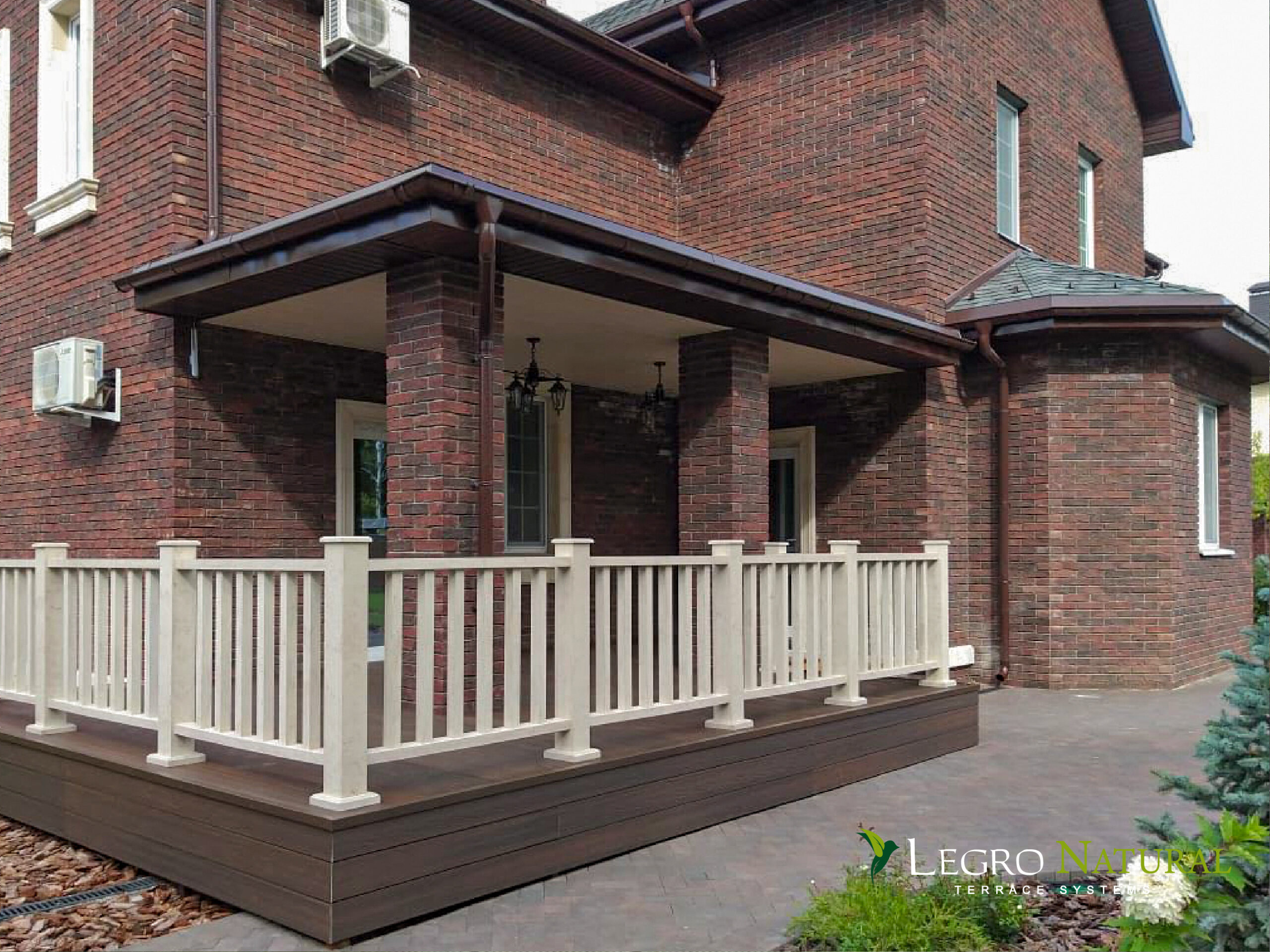 Терасна дошка Legro Natural Walnut. Legro Ultra Natural виготовлена з екологічного деревно-полімерного композиту зі стійкістю до утворення плям і 100% захистом кольору.