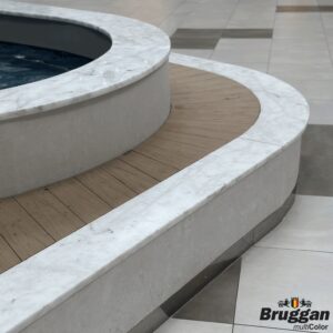 Projekte der saison: die schönsten und einzigartigsten terrassen aus verbundterrassendielen von Woodplast. Multicolor-Kollektion wurde speziell für Bereiche mit hoher Frequentierung sowie für Bereiche rund um Gewässer, Schwimmbäder oder Brunnen entwickelt.